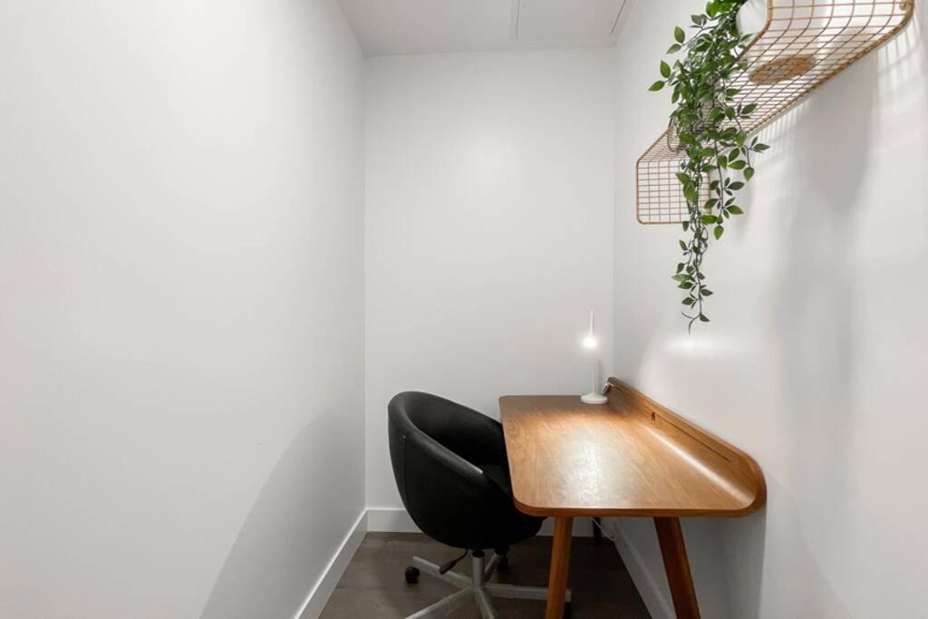فانكوفر Spacious New Apartment With Working Space@Oakridge المظهر الخارجي الصورة