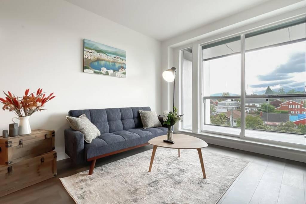 فانكوفر Spacious New Apartment With Working Space@Oakridge المظهر الخارجي الصورة