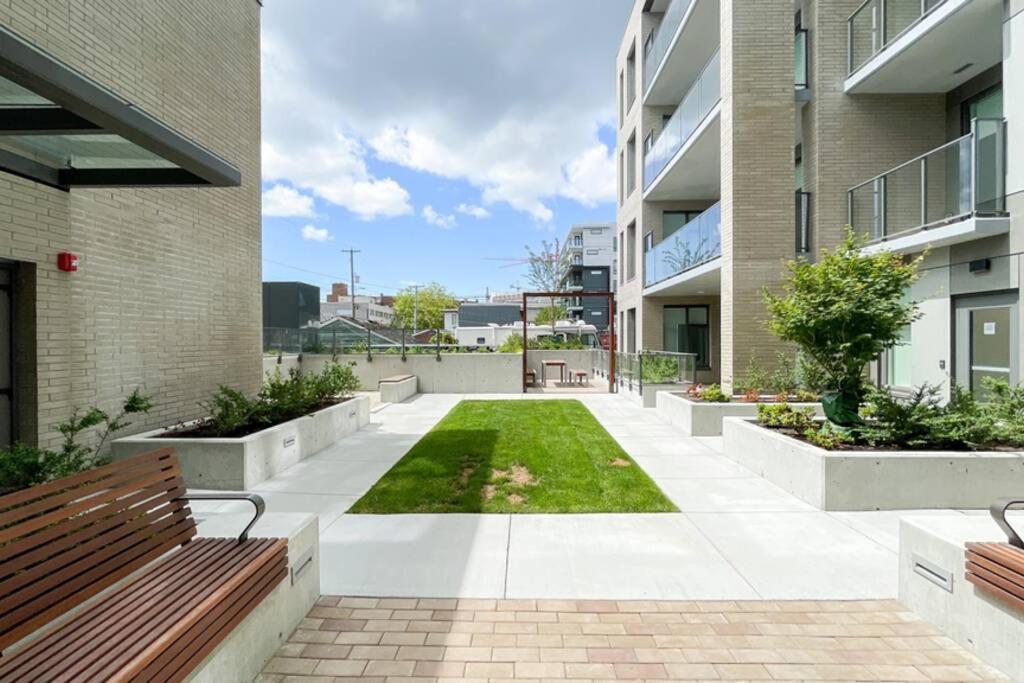 فانكوفر Spacious New Apartment With Working Space@Oakridge المظهر الخارجي الصورة